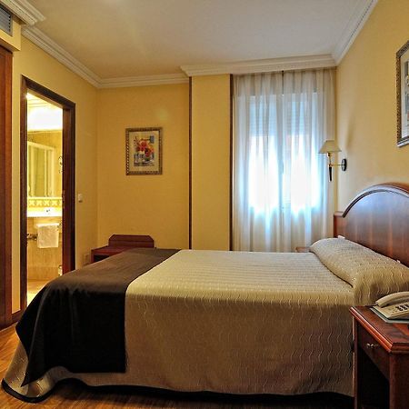 Hotel Alisi Aranda de Duero Esterno foto