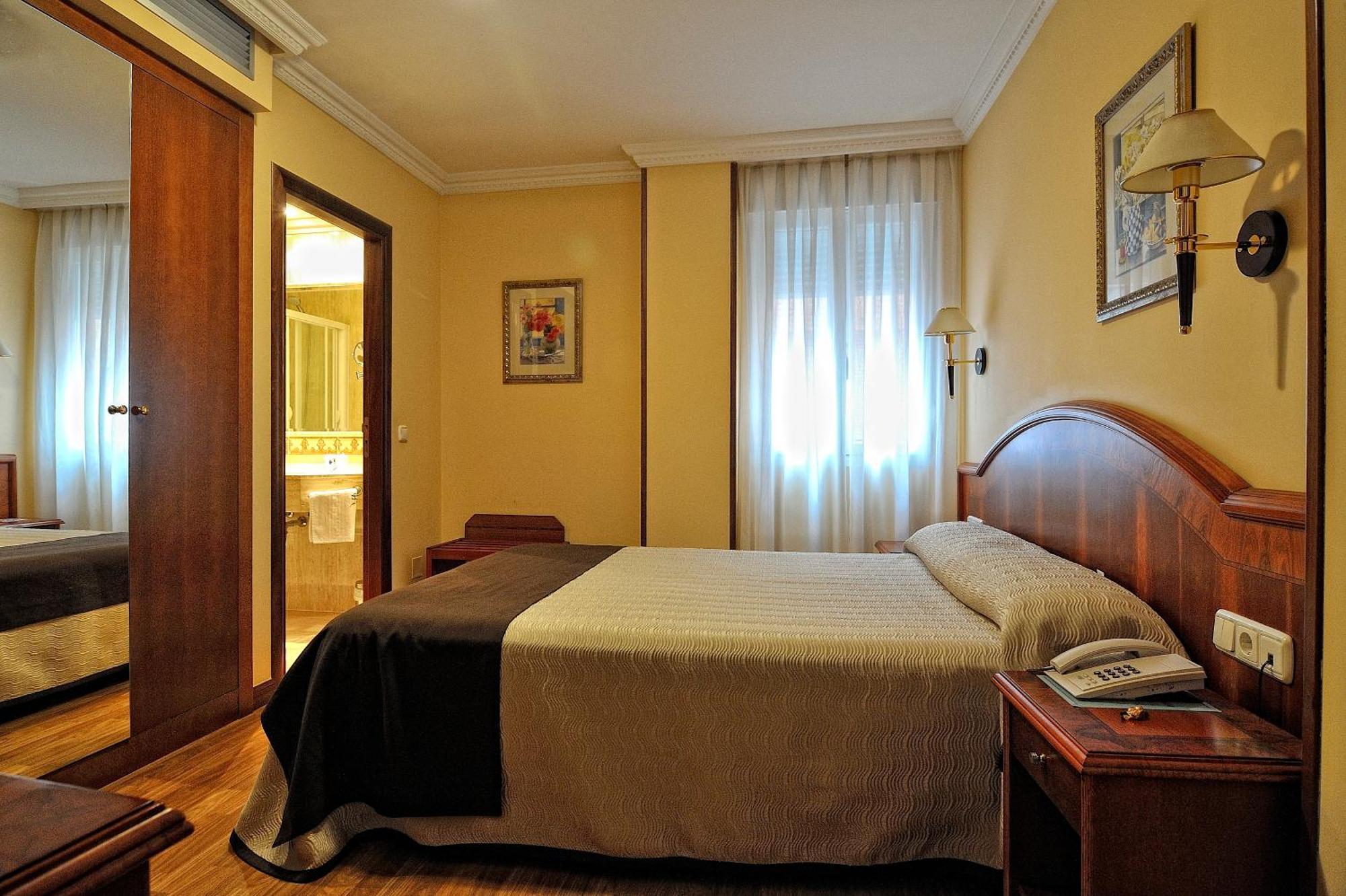 Hotel Alisi Aranda de Duero Esterno foto