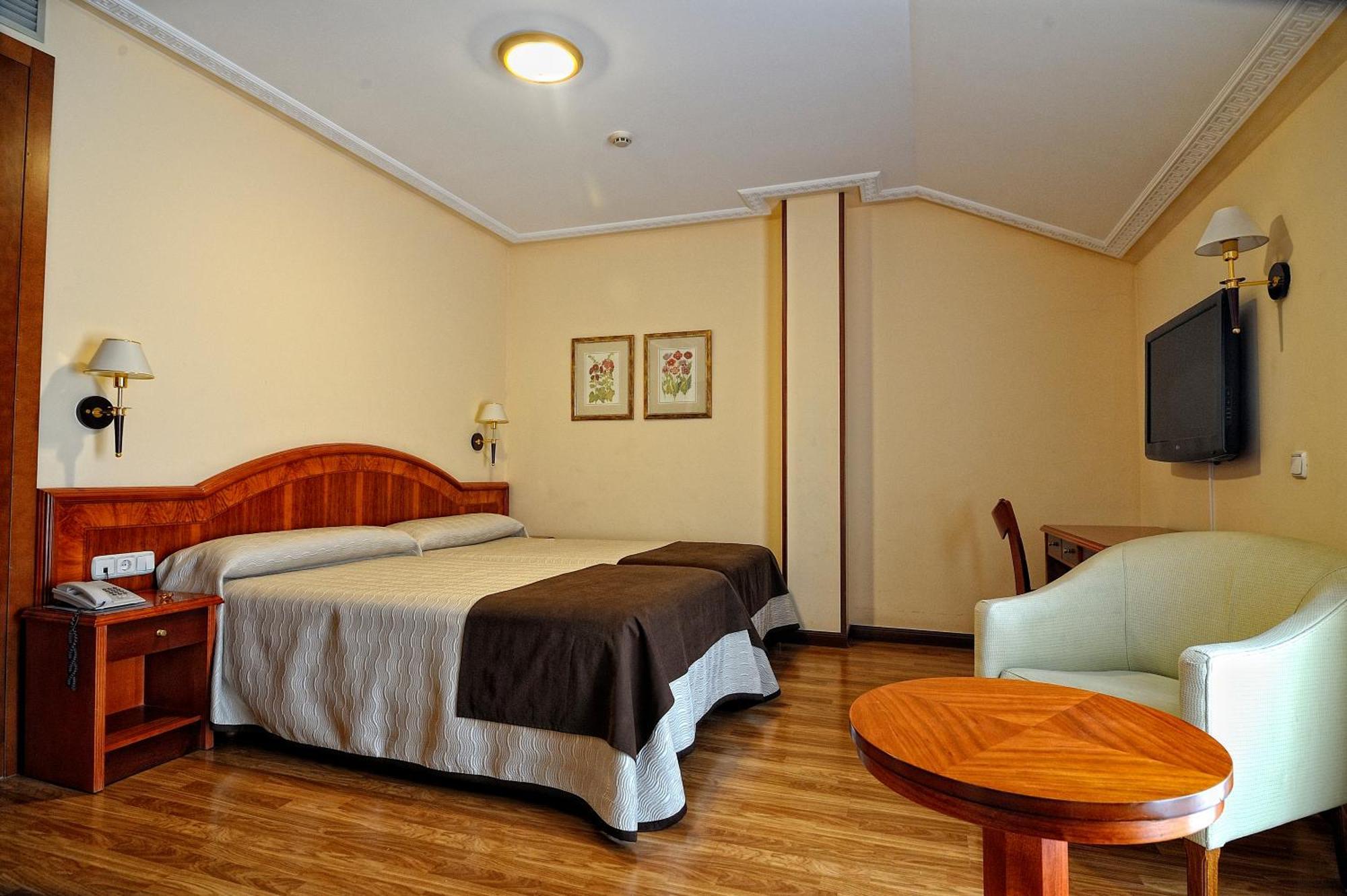 Hotel Alisi Aranda de Duero Esterno foto