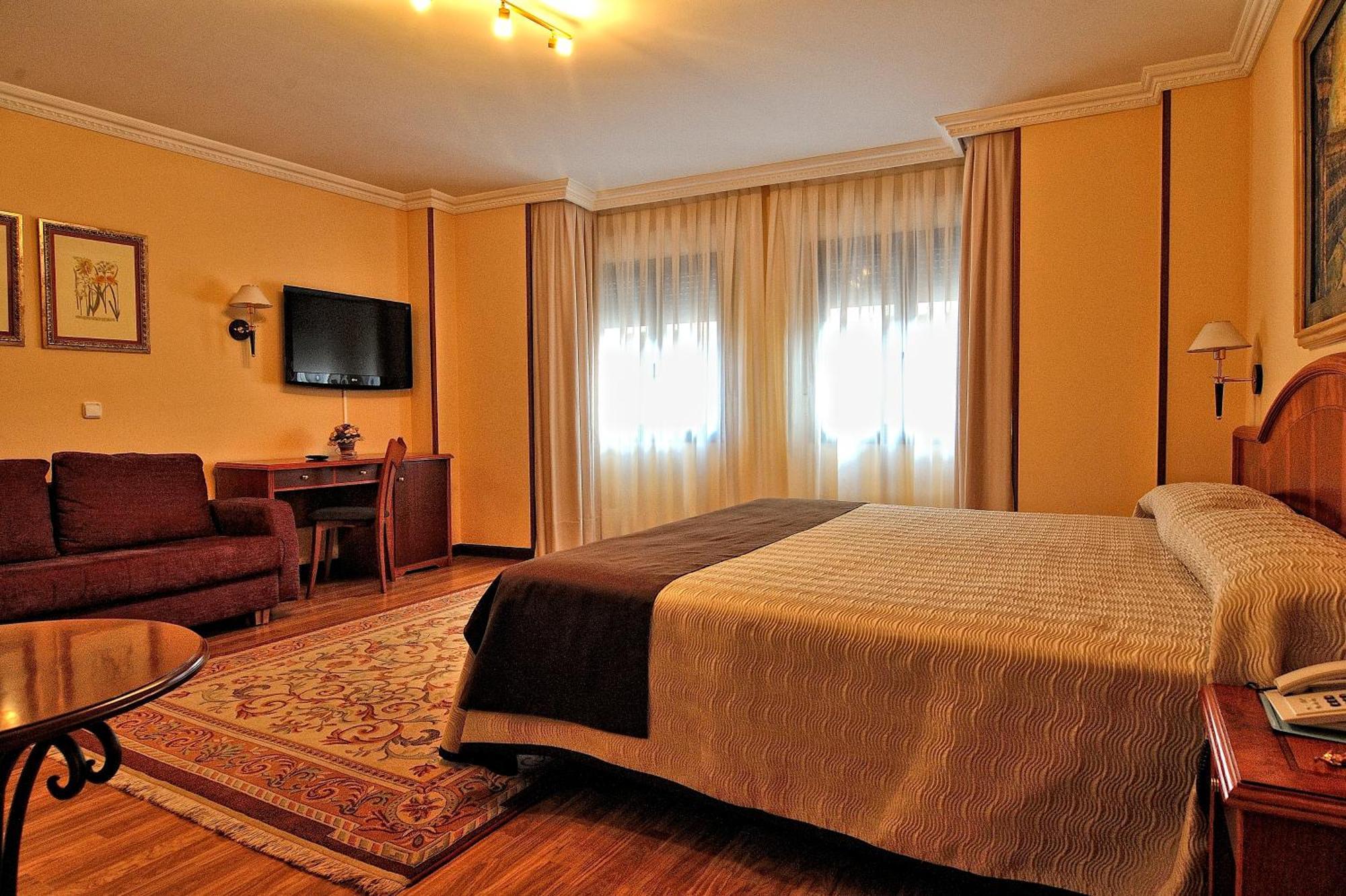 Hotel Alisi Aranda de Duero Esterno foto