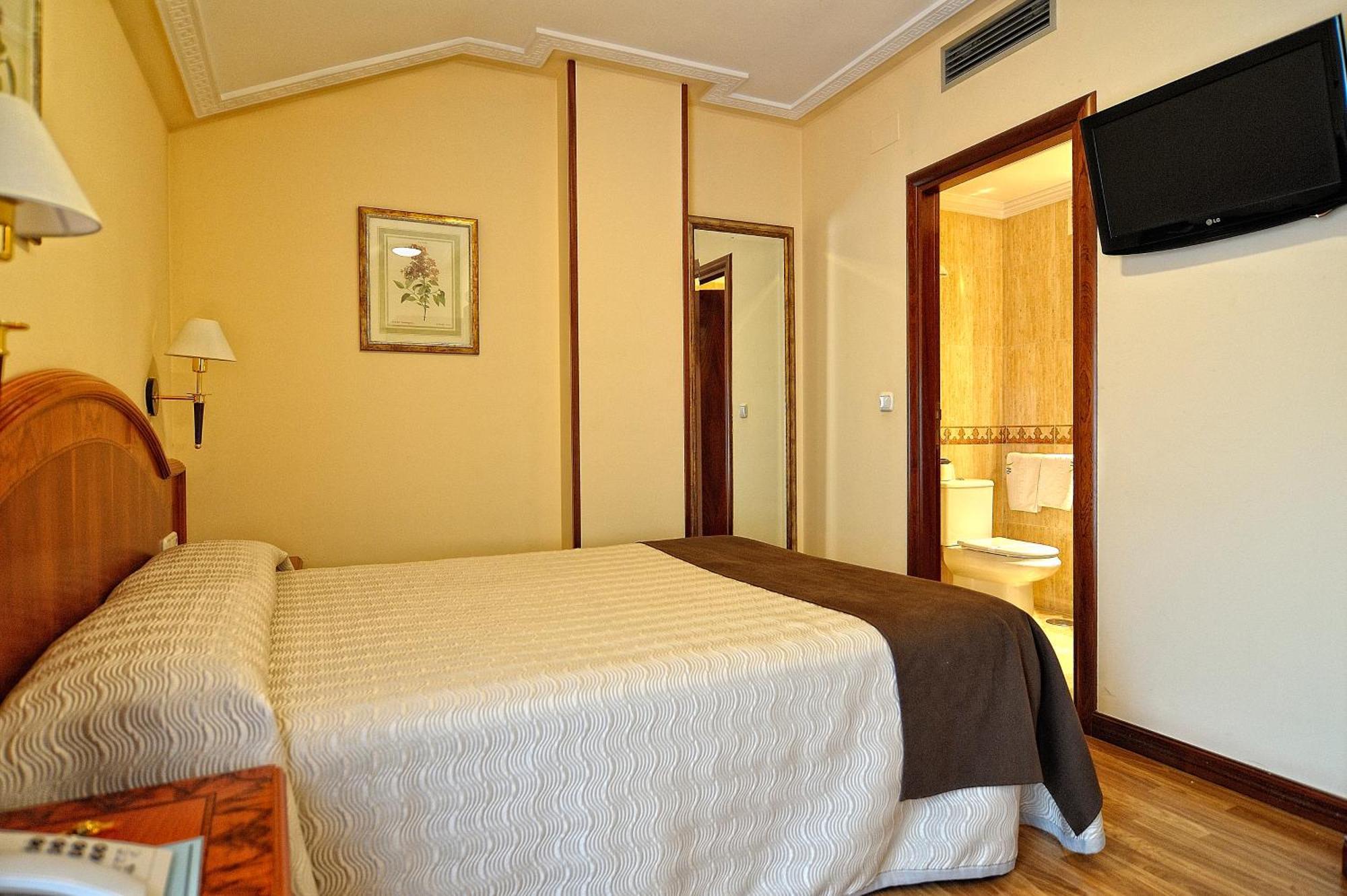 Hotel Alisi Aranda de Duero Esterno foto